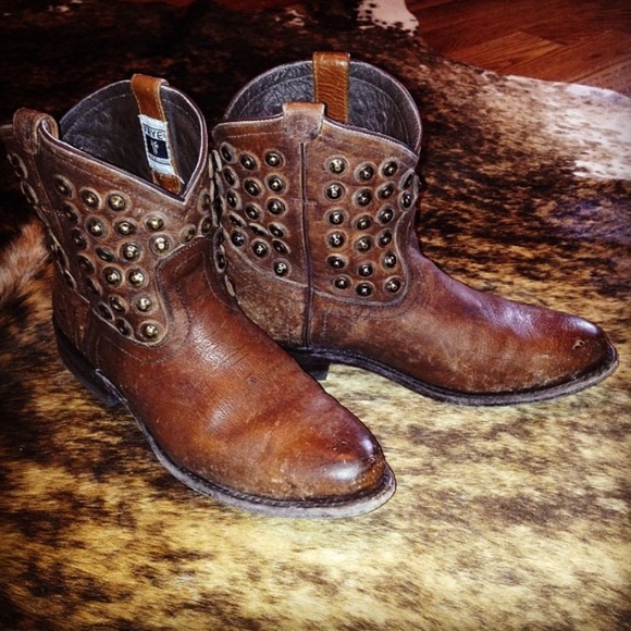 Frye Shoes - Frye Wyatt Disc Short Boots